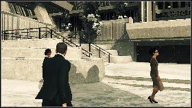 Z drzwi z prawej wybiegnie strażnik [1] pozostawiając niestrzeżone przejście - Siberia - Not all fun and games (1) | Opis przejścia gry 007 Blood Stone - 007: Blood Stone - poradnik do gry