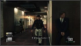 Podejdź do narożnika ściany z prawej i poczekaj, aż strażnicy [1] skończą rozmawiać - Siberia - Not all fun and games (1) | Opis przejścia gry 007 Blood Stone - 007: Blood Stone - poradnik do gry