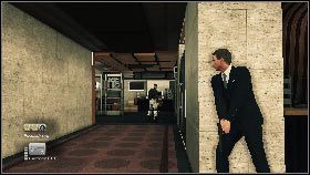 Przy pomocy telefonu wyłącz kamerę z lewej [1] , a następnie kontynuuj wzdłuż korytarza - Siberia - Not all fun and games (1) | Opis przejścia gry 007 Blood Stone - 007: Blood Stone - poradnik do gry