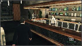 Na górze wejdź w korytarz [1] z prawej, a potem, przy pomocy telefonu, pobierz odciski palców ze szklanki na barze [2] - Siberia - Not all fun and games (1) | Opis przejścia gry 007 Blood Stone - 007: Blood Stone - poradnik do gry