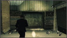 Zostanie jeszcze jeden żołnierz, który również może wejść w uliczkę [1] , albo będzie musiał go obejść z drugiej strony budynku - Siberia - Keep the car running (1) | Opis przejścia gry 007 Blood Stone - 007: Blood Stone - poradnik do gry