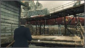 W kolejnej lokacji zaczai się na strażnika [1] , który po chwili wejdzie do sali, a następnie kontynuuj marsz przed siebie [2] - Siberia - Keep the car running (1) | Opis przejścia gry 007 Blood Stone - 007: Blood Stone - poradnik do gry