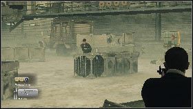 Następnie wejdź do środka, ukryj się za jakąś przeszkodą i ostrzelaj wrogów na podwyższeniu [1] - Siberia - Keep the car running (2) | Opis przejścia gry 007 Blood Stone - 007: Blood Stone - poradnik do gry