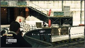 Polecam ukrycie się za metalową osłoną z lewej strony pomostu [1] , która jest nieco mniej narażona na ostrzał niż ta z prawej strony - Siberia - Keep the car running (2) | Opis przejścia gry 007 Blood Stone - 007: Blood Stone - poradnik do gry