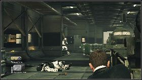 Przebiegnij do pomieszczenia z lewej [1] , a potem wejdź do pomieszczenia załadunkowego - Siberia - By any means necessary | Opis przejścia gry 007 Blood Stone - 007: Blood Stone - poradnik do gry