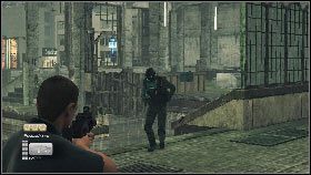 Po uporaniu się ze wszystkimi dobiegnij do drabiny [1] znajdującej się w narożniku i wejdź po niej na górę - Bangkok - One more step and youre dead | Opis przejścia gry 007 Blood Stone - 007: Blood Stone - poradnik do gry