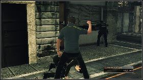 Ukryj się za wozem policyjnym i poczekaj, aż policjant z prawej podejdzie do budynku z lewej - Bangkok - Old friends, new enemies (1) | Opis przejścia gry 007 Blood Stone - 007: Blood Stone - poradnik do gry