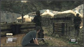 Ukryj się za najbliższymi skrzyniami i kiedy przejdzie obok ciebie chodzący po środku wartownik, szybko przeskocz do skrzyni z prawej, skąd wyeliminuj niczego nie spodziewającego się żołnierza [1] - Burma - Youre in Burma, Mr. Bond (1) | Opis przejścia gry 007 Blood Stone - 007: Blood Stone - poradnik do gry