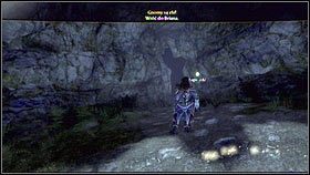 Idąc ze stacji kolejki szynowej w kierunku jeziora, będziesz mijał po lewej drewniany płot, a kawałek dalej drogowskaz z napisem Rynek Bowerstone [1] - Gnomy (3) | Znajdźki w Fable III - Fable III - poradnik do gry