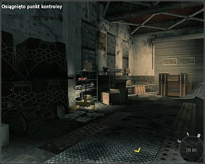 W końcowej części misji znajdziesz się w magazynie, w którym Reznow będzie siedział na jednym z motocykli - Dane wywiadu - Workuta | Dane wywiadu | Call of Duty Black Ops - Call of Duty: Black Ops - poradnik do gry