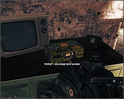 Sekret znajduje się w pierwszym pomieszczeniu budynku, tuż przy telewizorze - Dane wywiadu - Zdrajca | Dane wywiadu | Call of Duty Black Ops - Call of Duty: Black Ops - poradnik do gry