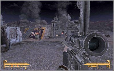 Do tej bestii możesz podejść na dwa sposoby - albo staniesz do walki sam na sam, albo wspomożesz się drużyną Alfa w Pierwszym Zwiadowczym, czyli snajperami - Nagroda trzech kart | Zadania poboczne | Solucja Fallout New Vegas - Fallout: New Vegas - poradnik do gry