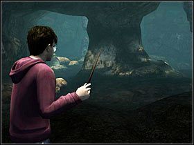 Czwarty, i ostatni, smok wymagać będzie nieco więcej biegania, jednak dzięki sporej liczbie osłon nie powinieneś mieć problemów - Konfrontacja (7)- Ciemne jaskinie | Opis przejścia - Harry Potter i Insygnia Śmierci - część 1 - poradnik do gry