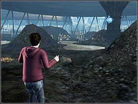 Idąc w kierunku pierwszego komina natkniesz się na dwóch zwykłych magów - Misja 9- Zemsta goblina (1) | Opis przejścia Harry Potter i Insygnia Śmierci - Harry Potter i Insygnia Śmierci - część 1 - poradnik do gry