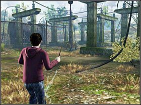 Po opuszczeniu budynku i wydostaniu się na zewnątrz szykuj się na kolejną serię starć - Misja 9- Zemsta goblina (2) | Opis przejścia Harry Potter i Insygnia Śmierci - Harry Potter i Insygnia Śmierci - część 1 - poradnik do gry