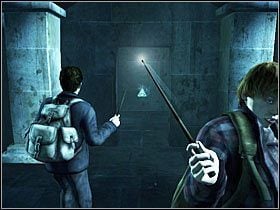 SYMBOL INSYGNI ŚMIERCI #9: można go odnaleźć podczas etapu Dwór Malfoya, niedaleko miejsca startowego - Misja 20- Dwór Malfoya | Opis przejścia Harry Potter i Insygnia Śmierci - Harry Potter i Insygnia Śmierci - część 1 - poradnik do gry