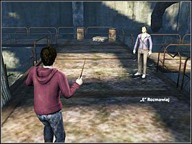 ŻONGLER #6: ukryty na piętrze wielkiej hali, do której dotrzesz wcześniej przechodząc pod trzema wielkimi kominami (miejsce wcześniej odwiedzone podczas etapu Opuszczona stacja) - Żongler | Przedmioty Harry Potter i Insygnia Śmierci - Harry Potter i Insygnia Śmierci - część 1 - poradnik do gry