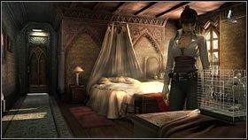 Skieruj się do stojącego na toaletce (z prawej strony łóżka) dzbanka z wodą i nalej z niego wody do butelki (w znajdującym się w górze ekranu ekwipunku kliknij butelkę PPM - wyląduje ona w symbolicznej dłoni w prawym górnym rogu ekranu - po czym kliknij na dzbanku - 2 pkt - Rozdział pierwszy (1) | Opis przejścia Gray Matter - Gray Matter - poradnik do gry