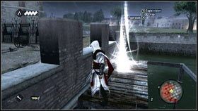 Chwyć się jednej ze ścian, wdrap na górę [1] i podejdź do zaznaczonego na mapie punktu [2] - Sekwencja 4 - Den of Thieves (1) | Opis przejścia AC Brotherhood - Assassins Creed: Brotherhood - poradnik do gry