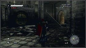 W sali z olbrzymim krzyżem udaj się w kierunku zamkniętej bram [1] i skręć za schodami w prawo [2] - Legowiska Romulusa | Skarby i zadania sklepikarzy | Assassins Creed Brotherhood - Assassins Creed: Brotherhood - poradnik do gry