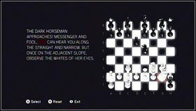Jak na ekranie pojawi się szachownica [1], zaznacz białego gońca z kolumny F i przesuń go po ukosie w prawo, tak aby stał między białym królem, a czarną królową [2] - Zagadki (3) | Zagadki | Assassins Creed Brotherhood - Assassins Creed: Brotherhood - poradnik do gry