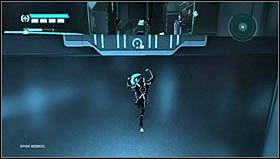 Rozpędzamy się i przeskakujemy nad dziurą, jednocześnie rzucając dyskiem we włącznik uruchamiający platformę - Rozdział 1 - Restart (1) | Opis przejścia Tron Evolution - Tron Evolution - poradnik do gry