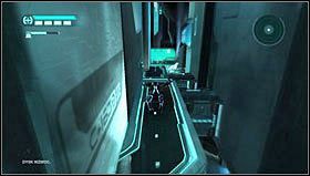 Kierujemy się w lewo i zgarniamy pierwsze Akta Trona - BIT IWAN - Rozdział 1 - Restart (1) | Opis przejścia Tron Evolution - Tron Evolution - poradnik do gry