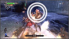 Po zlikwidowaniu pierwszej grupy potworów wejdziesz w posiadanie srebrnych sztyletów (Silver Dagger), wyrzucanym przyciskiem B - Etap 1 - Besieged Village | Rozdział 1 | Solucja Castlevania Lords of Shadow - Castlevania: Lords of Shadow - poradnik do gry