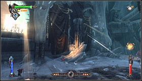 W przypadku środkowej okiennicy sprawa będzie o tyle utrudniona, że najpierw będziesz musiał oderwać kilka drewnianych belek #1, łapiąc je z pomocą haka i rytmicznie wciskając wyznaczony przez grę przycisk na padzie - Etap 3 - Castle Hall (1) | Rozdział 6 | Solucja Castlevania Lords of Shadow - Castlevania: Lords of Shadow - poradnik do gry