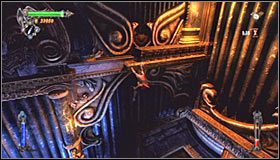 Po dotknięciu butami ściany SZYBKO podciągnij się do góry żeby uniknąć porażenia prądem #1 i tym samym spadnięcia na dół - Etap 2 - The Clockwork Tower (1) | Rozdział 8 | Solucja Castlevania - Castlevania: Lords of Shadow - poradnik do gry