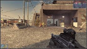 Ukryj się za pobliską ścianą i zamień karabin szturmowy na granatnik (menu broni aktywujesz wciskają klawisz Q, możesz je zmieniać również kółkiem myszy) - Rozdział 1 - Zapada ciemność (1) | Opis przejścia Frontlines Fuel of War - Frontlines: Fuel of War - poradnik do gry