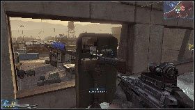 Następnie skieruj się do konsoli komputera [1] i włam się do niego - Rozdział 1 - Zapada ciemność (2) | Opis przejścia Frontlines Fuel of War - Frontlines: Fuel of War - poradnik do gry