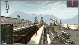 Wejdź na górę po schodach z prawej, a potem wejdź na dach po tych znajdujących się z lewej [1] - Rozdział 2 - Magnaci przemysłowi (2) | Opis przejścia Frontlines Fuel of War - Frontlines: Fuel of War - poradnik do gry