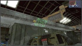 Na koniec udaj się w stronę panelu sterowniczego [1] znajdującego się na górze na samym środku fabryki, podłóż pod niego ładunek wybuchowy [2] i oddal się na bezpieczną odległość - Rozdział 2 - Magnaci przemysłowi (2) | Opis przejścia Frontlines Fuel of War - Frontlines: Fuel of War - poradnik do gry