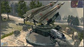 Po oczyszczeniu terenu rusz wzdłuż drogi [1] i podłóż ładunki pod stanowisko rakiet przeciwlotniczych [2] - Rozdział 3 - Kowadło (2) | Opis przejścia Frontlines Fuel of War - Frontlines: Fuel of War - poradnik do gry