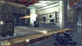 Warto przed atakiem zaopatrzyć się w broń przeciwpancerną, dzięki której z łatwością uporasz się z dwoma działkami [1], umiejscowionymi nad wejściem do dalszej części bazy - Rozdział 4 - Król Gór (2) | Opis przejścia Frontlines Fuel of War - Frontlines: Fuel of War - poradnik do gry