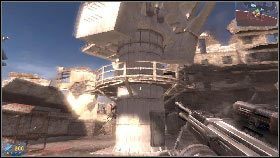 Rozpraw się ze wszystkimi, zwracając szczególną uwagę na ciężkie karabiny maszynowe [1] (najlepiej niszczyć je przy pomocy wyrzutni rakiet), a po oczyszczeniu terenu wysadź w powietrze węzeł informacyjny [2] - Rozdział 5 - Kwatera (2) | Opis przejścia Frontlines Fuel of War - Frontlines: Fuel of War - poradnik do gry