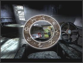 Na stole użyj kolejno kierownicy z inicjałami GG, komiksu z przygodami Sly Fox oraz zakrwawionego banknotu #1 - Hotel - Gloria Grable | Opis przejścia Dark Fall 3 Lost Souls - Dark Fall 3: Lost Souls - poradnik do gry