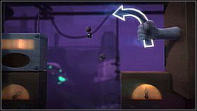 Obie osoby wskakują jak najwyżej potrafią - na platformę po prawej (jest tu jeden przedmiot) - Zaostrzony rygor | Fabryka lepszego jutra | LittleBigPlanet 2 - LittleBigPlanet 2 - poradnik do gry