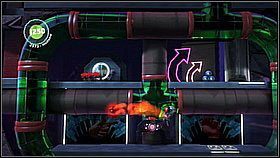 Wskakujemy na prasy, gdy będą opuszczone i przedostajemy się dalej - Rury marzeń | Fabryka lepszego jutra | LittleBigPlanet 2 - LittleBigPlanet 2 - poradnik do gry