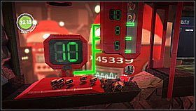 W końcowej fazie poziomu musimy przebiec szybko po wybuchających powierzchniach - nie zatrzymujemy się i przeskakujemy przeszkody - Bum za zeta (2) | Fabryka lepszego jutra | LittleBigPlanet 2 - LittleBigPlanet 2 - poradnik do gry