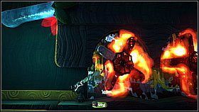 Na dole przeskakujemy w lewo nad przepaścią - w dziupli są trzy przedmioty - Pomoc jest cnotą | Azyl Ewy | LittleBigPlanet 2 - LittleBigPlanet 2 - poradnik do gry