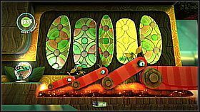 Wchodzimy do góry po kołowrotach - po uprzednim ugaszeniu ich - Pomoc jest cnotą | Azyl Ewy | LittleBigPlanet 2 - LittleBigPlanet 2 - poradnik do gry