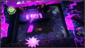 Po jednym rzucie przebiegamy na drugą stronę i powtarzamy czynność - Wyprawa do Serca Negativitrona | Kosmos | LittleBigPlanet 2 - LittleBigPlanet 2 - poradnik do gry