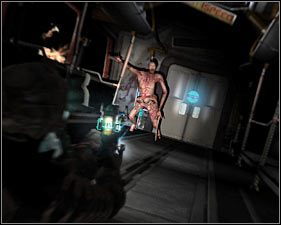 Skieruj się prosto, ale uważaj na jeszcze jednego nekromorfa, który już wkrótce spróbuje zaskoczyć Cię od tyłu #1 - Rozdział 2 (3) | Opis przejścia gry Dead Space 2 - Dead Space 2 - poradnik do gry