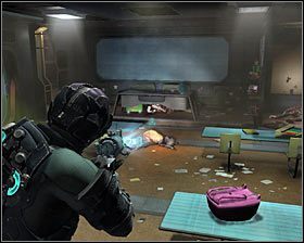 Uważaj na drugą grupę Crawlerów, która po chwili wyskoczy z lewego szybu wentylacyjnego #1 - Rozdział 6 (4) | Opis przejścia gry Dead Space 2 - Dead Space 2 - poradnik do gry