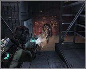 Niedługo po wejściu na salę gimnastyczną zostaniesz zaatakowany przez potwory z grupy The Pack #1 - Rozdział 6 (4) | Opis przejścia gry Dead Space 2 - Dead Space 2 - poradnik do gry