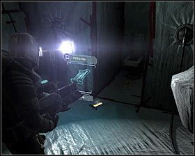 Otwórz teraz prawe drzwi i przystąp do eksploracji całego tego obszaru (dwa boczne pomieszczenia) - Rozdział 10 (1) | Opis przejścia gry Dead Space 2 - Dead Space 2 - poradnik do gry