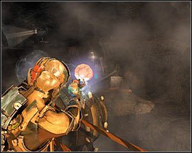 Po rozprawieniu się z pierwszą falą większych nekromorfów maszyna wiertnicza dotrze do miejsca, w którym z mijanych bocznych półek będziesz mógł łapać z użyciem kinezy nowe przedmioty #1 oraz wybuchowe pojemniki #2 - Rozdział 12 (2) | Opis przejścia gry Dead Space 2 - Dead Space 2 - poradnik do gry