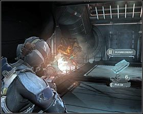 Powróć do miejsca, w którym pojawił się niezniszczalny nekromorf i skręć w prawo, kierując się w stronę rampy i widocznych w oddali drzwi #1 - Rozdział 15 (1) | Opis przejścia gry Dead Space 2 - Dead Space 2 - poradnik do gry